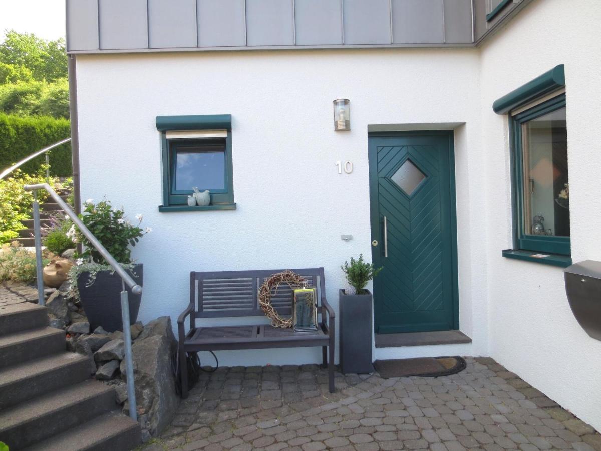 Holiday Flat With Idyllic Garden In ダウン エクステリア 写真