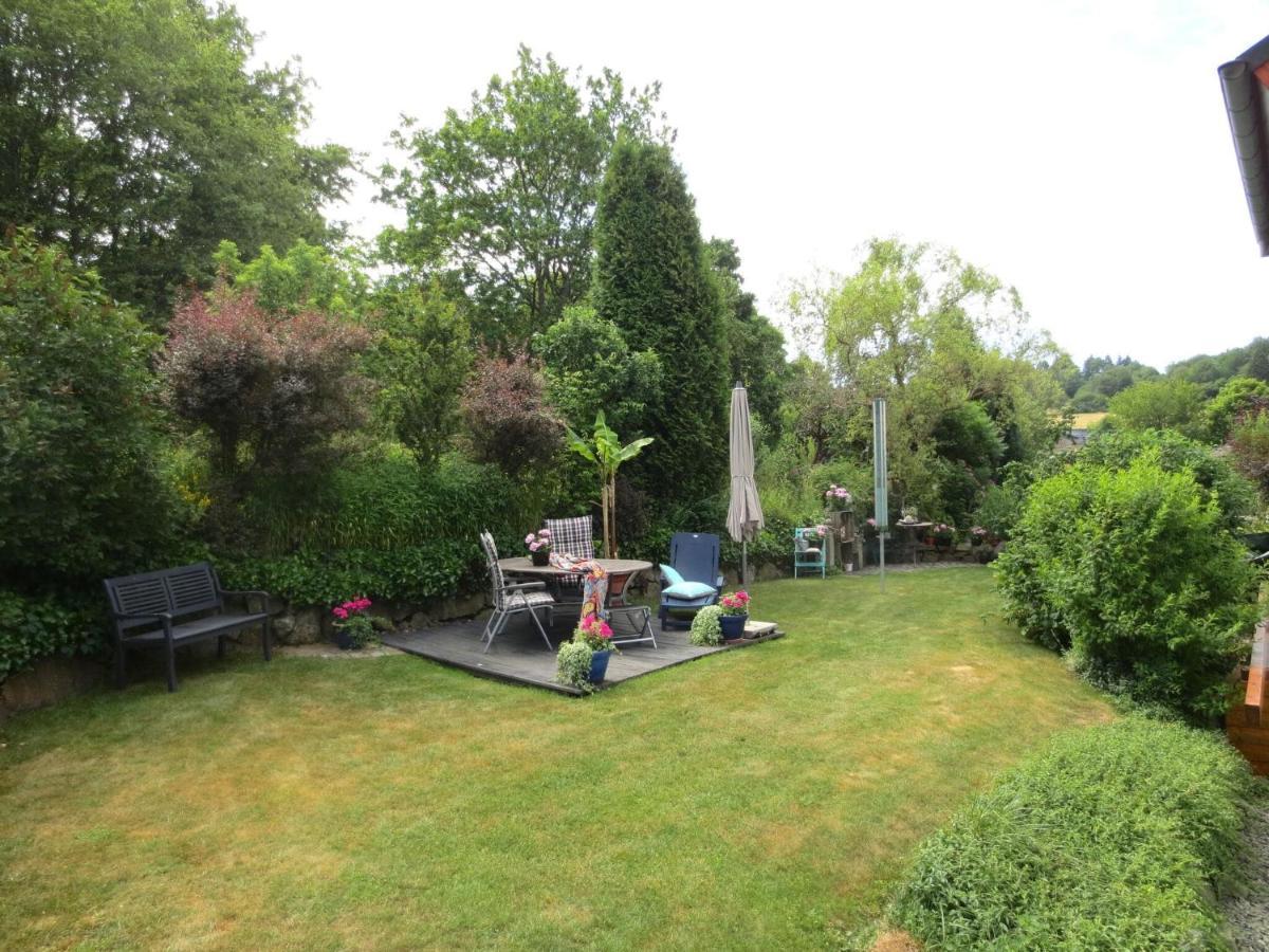 Holiday Flat With Idyllic Garden In ダウン エクステリア 写真
