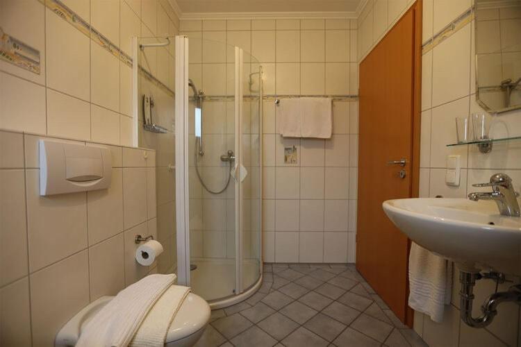 Holiday Flat With Idyllic Garden In ダウン エクステリア 写真