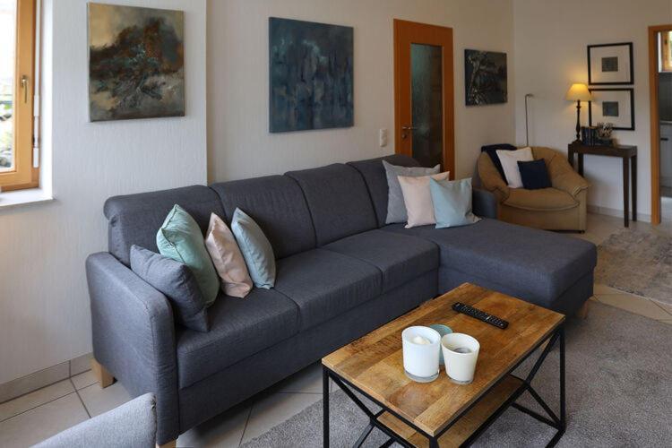 Holiday Flat With Idyllic Garden In ダウン エクステリア 写真