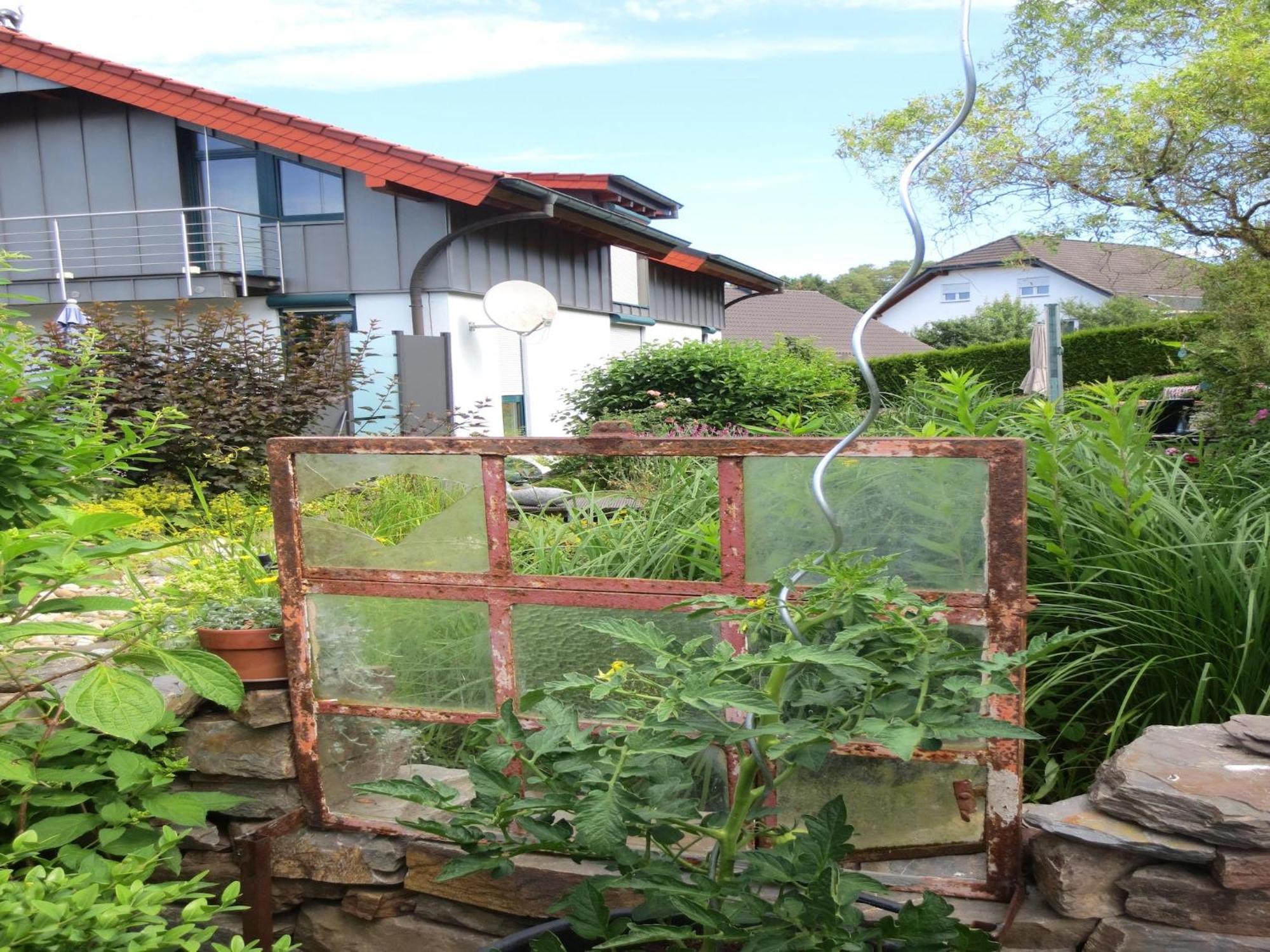 Holiday Flat With Idyllic Garden In ダウン エクステリア 写真